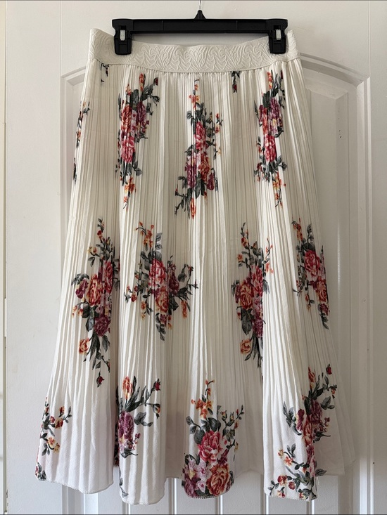 Metrowear Dresses & Skirts - Floral White Pleated Midi Skirt with Pink Rose Print